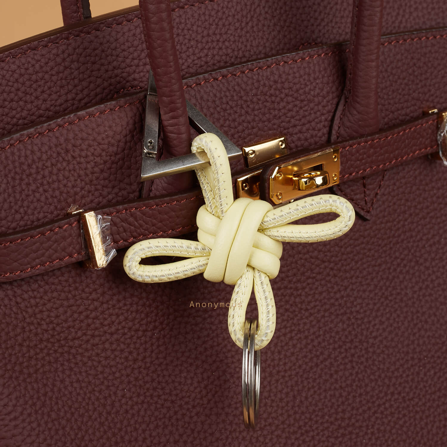 Anonymous 4 Tied Knot Charm Leather (Bag Charm)