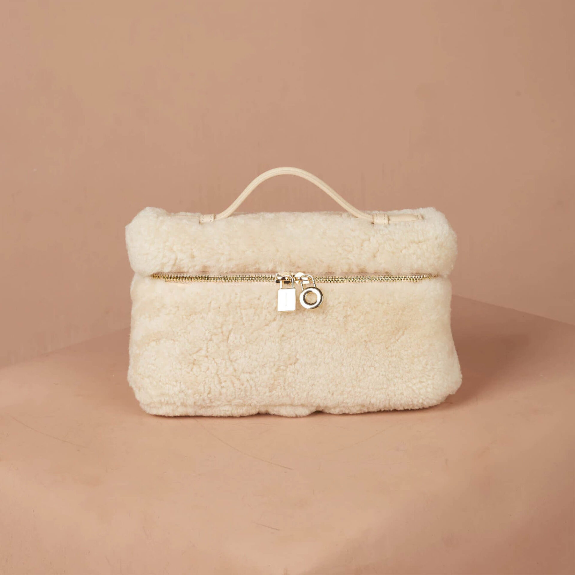 Anonymous Lola Bag L19 Furry Sheep Leather No Brand (Tas Kulit)